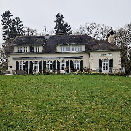 Aux Berges Du Lac De Mondon Hotel Mailhac-sur-Benaize Buitenkant foto