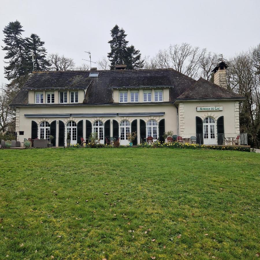 Aux Berges Du Lac De Mondon Hotel Mailhac-sur-Benaize Buitenkant foto